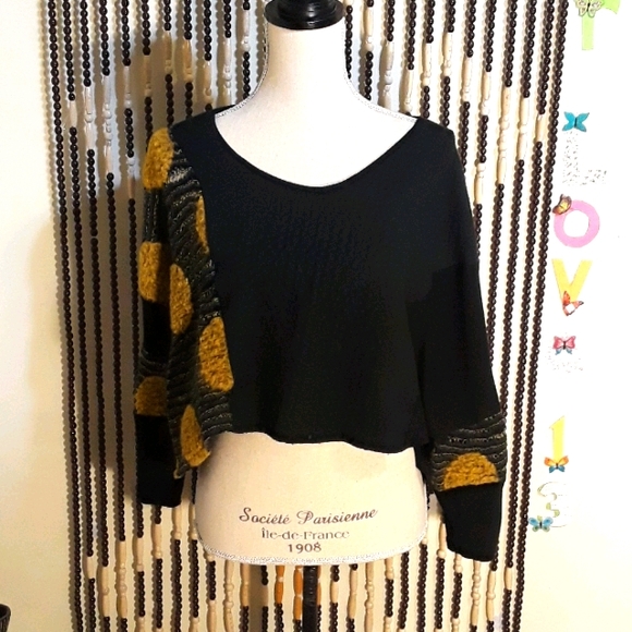 Chic black and gold top - Picture 2 of 12